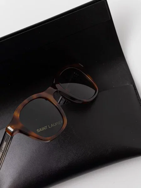 Солнцезащитные очки Saint Laurent
