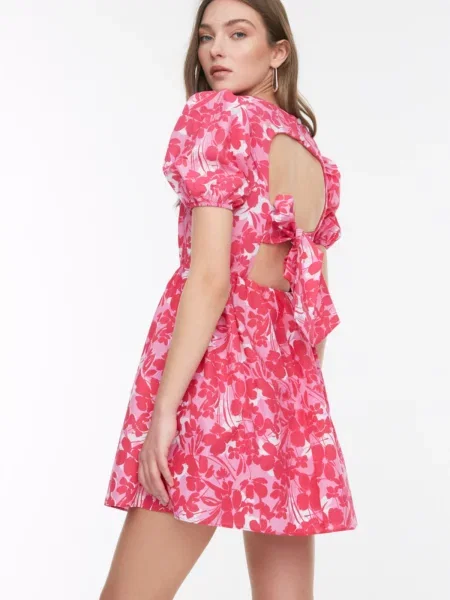 Rochie mini Trendyol cu model floral țesută roz