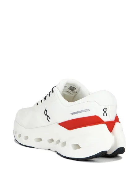 Sneakerși On alb