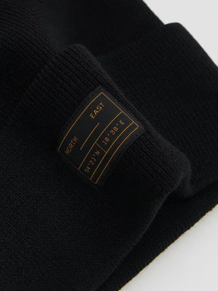 Шапка Reserved черная