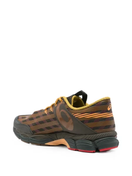 Fűzős kockás csipkés sneaker Asics barna
