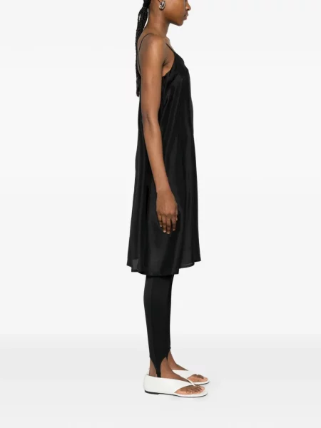 Rochie A Tentative Atelier din satin în linie A negru