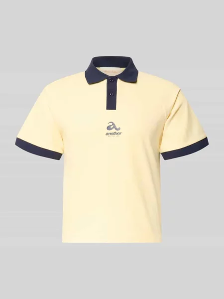 Koszulka polo o kroju regular fit z logo i listwą guzikową Another Cotton Lab żółta