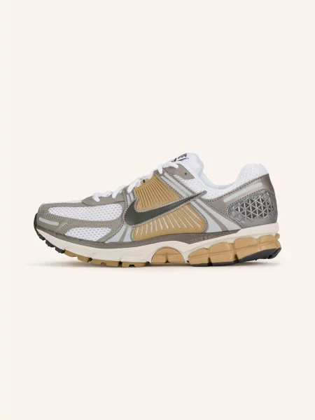 Nike Sneakersy Zoom Vomero 5 bílá/ černošedá/ velbloudí bílé