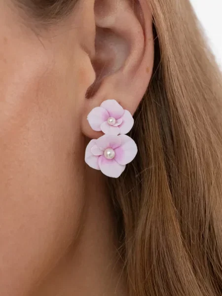 Cercei Jennifer Behr cu model floral roz
