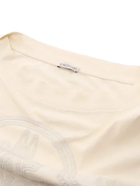 Tricou Moncler cu decolteu barcă cu autograf