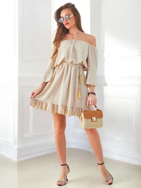 Mała sukienka mini Resti z długim rękawem z cyrkoniami