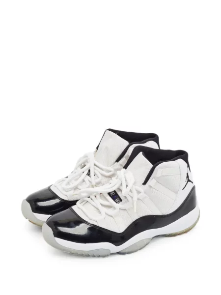 Sneakerși Jordan 11 Retro retro alb