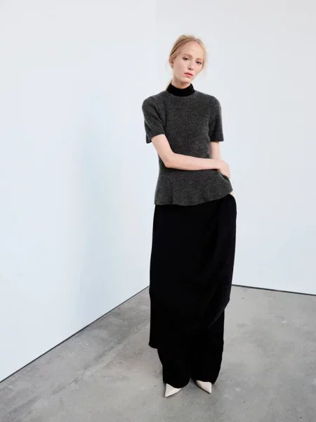Sweter z prążkowanego materiału z baskinką ciemnoszary Kobieta XXS MANGO