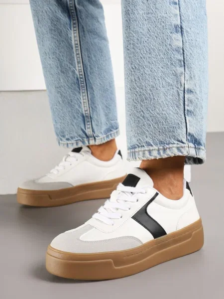 Biało-Czarne Sneakersy na Grubej Podeszwie w Stylu Kultowych Tenisówek Hanelith białe