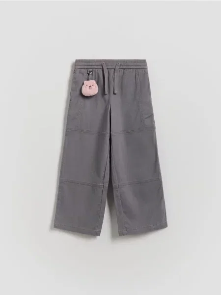 Reserved Штани з брелоком темно-сірий сірі
