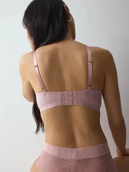Triumph braletka krajková růžová