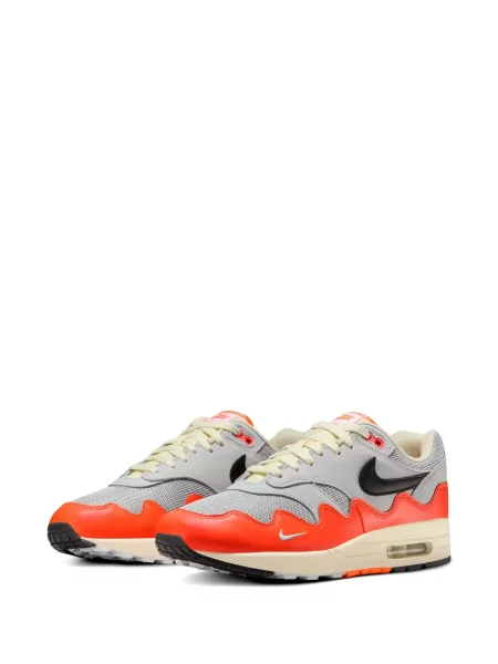 Pantaloni Nike conici cu cordon roz