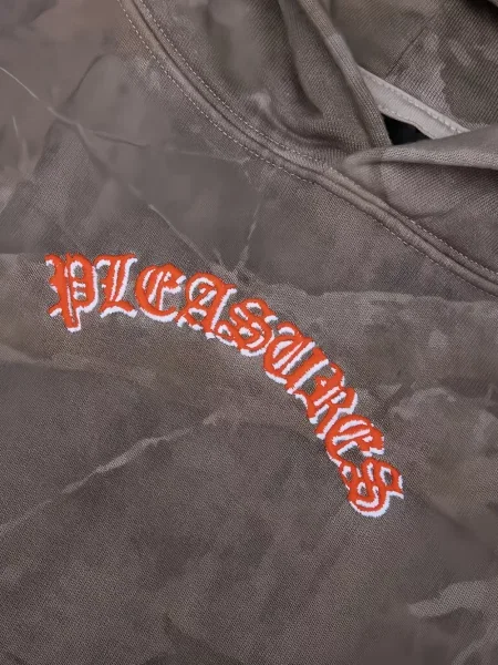 Majica s kapuljačom Pleasures smeđa