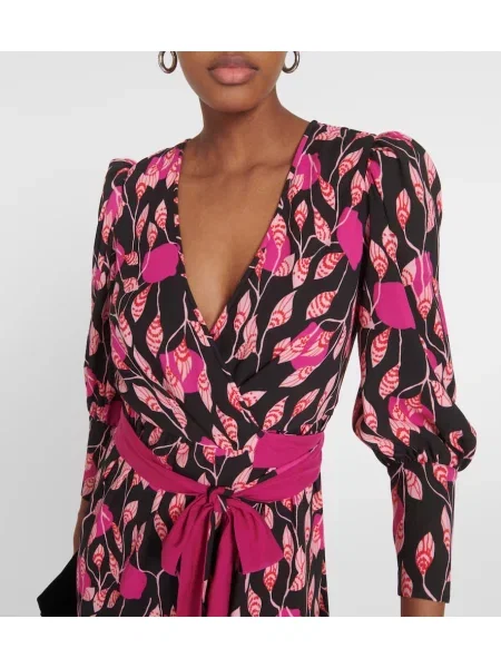 Rochie Diane Von Furstenberg cu imagine de costum roz