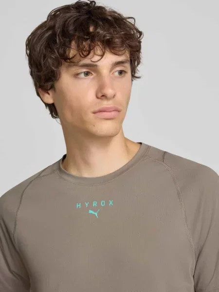 T-shirt sportowy o kroju regular fit z nadrukiem z logo model PWRMODE' Puma Performance