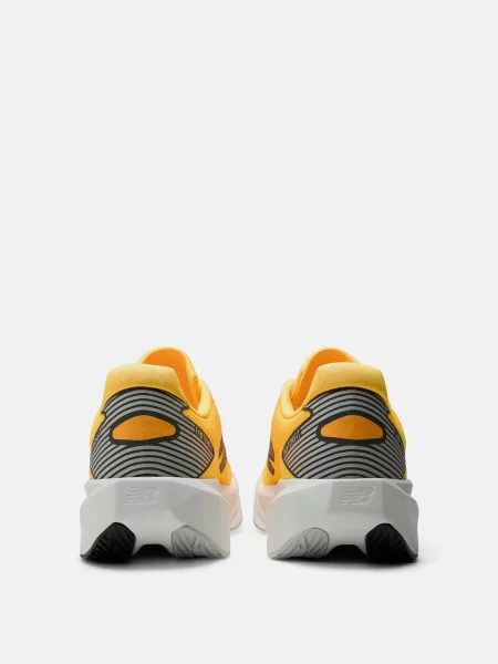 Кроссовки New Balance FuelCell желтые