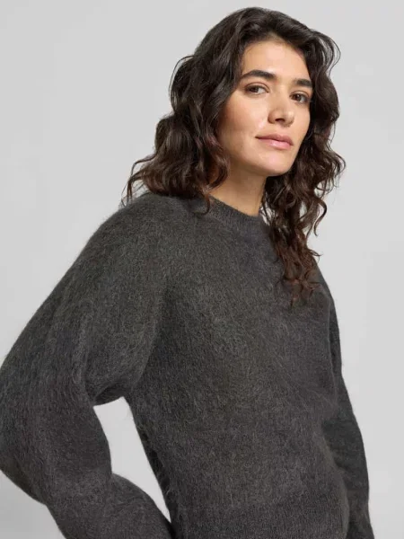 Sweter o kroju regular fit z krojem krótkim model SLWMIRA' Selected