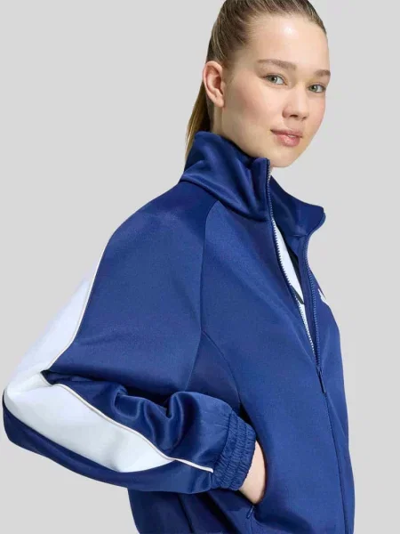 Kurtka treningowa o kroju loose fit z mieszanki bawełny z nadrukiem z logo Adidas Sportswear granatowa
