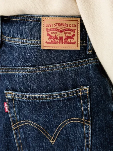 Decupat pantaloni scurți din denim Levi's® zdrențuiți cu talie înaltă albastru