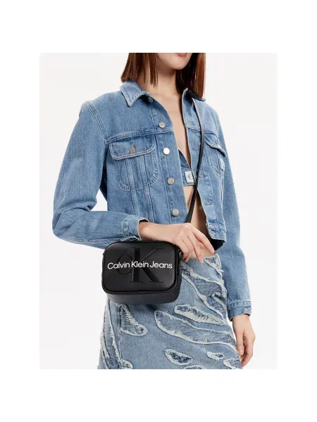Τσάντα Calvin Klein Jeans Sculpted Camera Mono μαύρο
