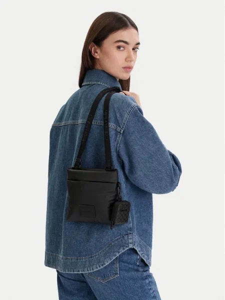 Calvin Klein Torbica za okrog pasu Puffer Utility Flatpack črna