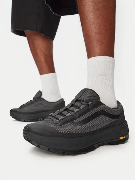 Trekking čevlji Vans Old Skool 36 Trail črna