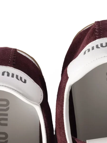 Sneakerși Miu Miu din piele de căprioară roșu