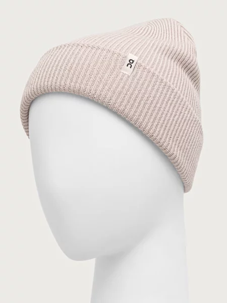 On beanie din lână merino bej