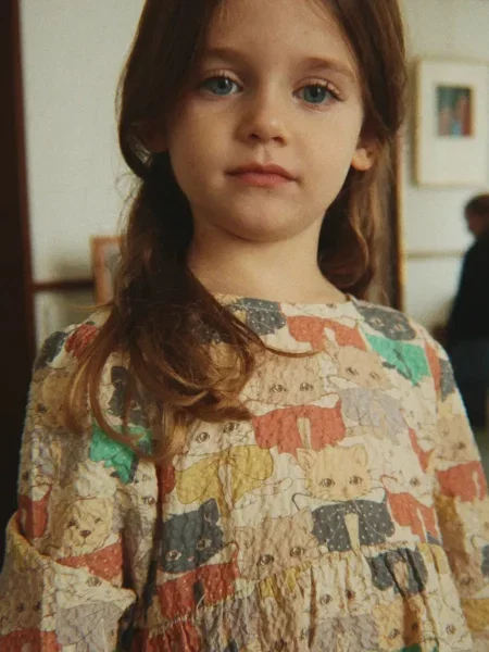 Konges Sløjd kiszélesedő ruha elasztánnal ELIN LS BOW DRESS GOTS bézs