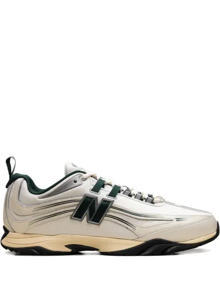 Sneakerși New Balance din piele de căprioară alb