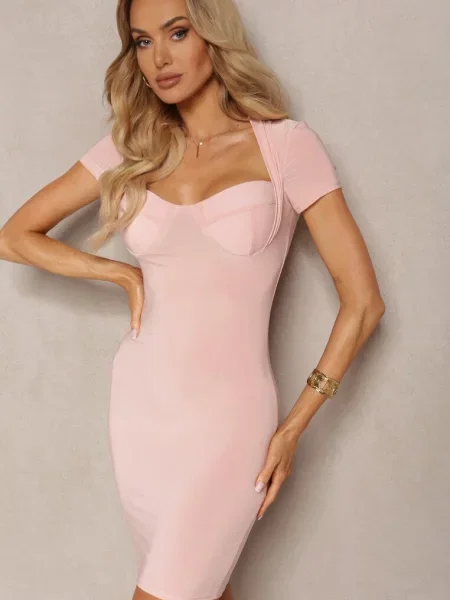 Sukienka Bodycon z Usztywnionym Serduszkowym Dekoltem Asinela różowa