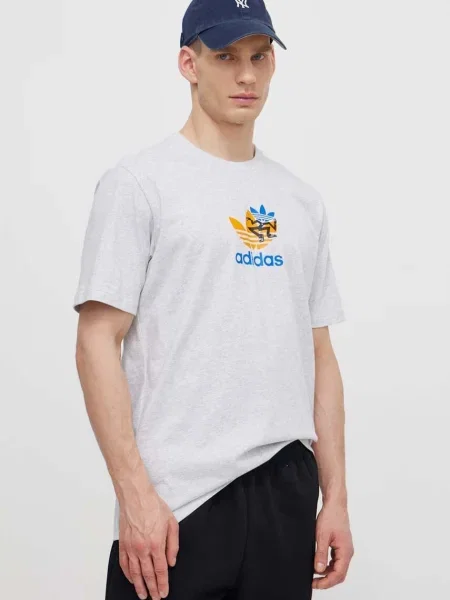 Тениска adidas Originals с принт сиво