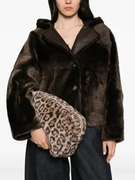 Geantă plic Apparis cu imagine cu model leopard cu blană maro