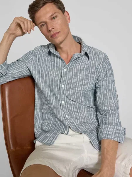 Koszula casualowa o kroju regular fit z kieszenią na piersi model ‘LIAM’ Samsoe Samsoe błękitna