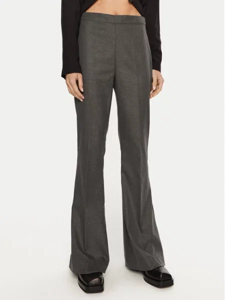 Hlače iz tkanine Gestuz siva