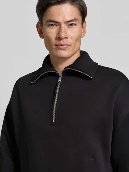 Bluza o kroju regular fit z mieszanki bawełny z kołnierzem zapinanym Drykorn czarna
