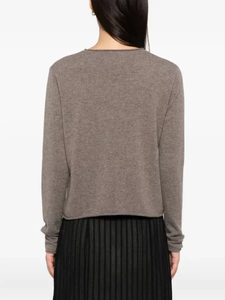 Top Lisa Yang maro