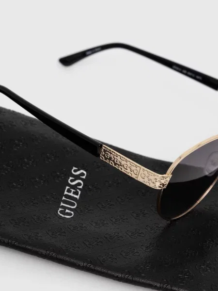 Солнцезащитные очки Guess