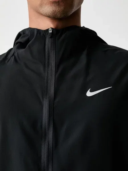 Dzseki Nike fekete