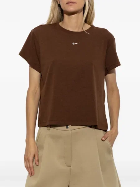 Decupat pantaloni scurți Nike cu broderie plasă roz