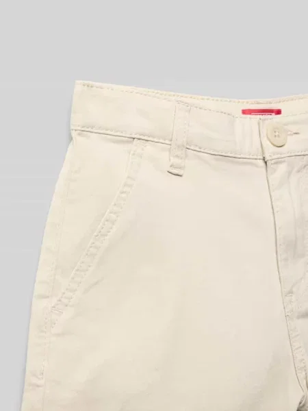 Szorty o kroju relaxed fit z detalem z logo Levi's beżowe