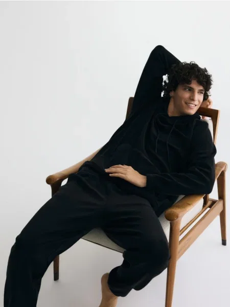 Флисовый свитшот Reserved с капюшоном черный