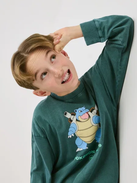 Reserved Лонгслів Pokémon темно-бірюзовий 