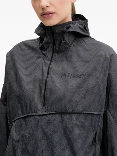 Мрежести маратонки Adidas Terrex с принт в тропически десен черно