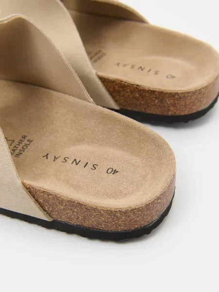 Кожаные шлепанцы Sinsay с ремешками бежевые