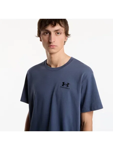 Izolované tričko Under Armour s autogramom čierna