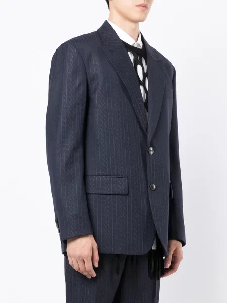 Costum Valentino Garavani cu imagine de costum albastru