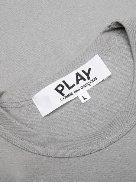 Tricou Comme Des Garcons Play cu motiv cu inimi gri