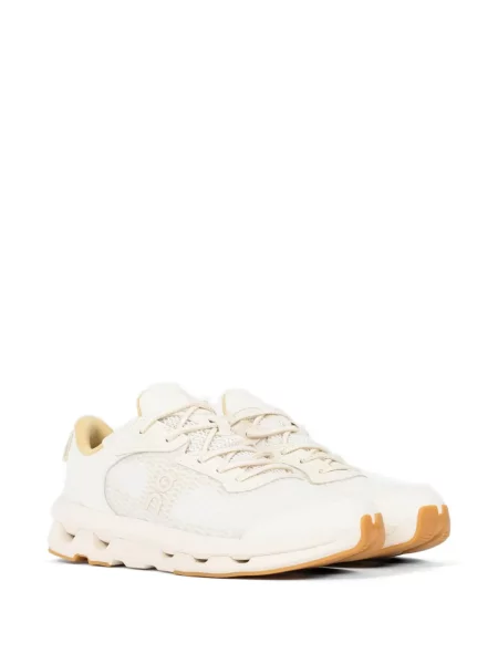Sneakerși On